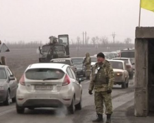 КПВВ и контрольный  пост  &quot;Марьинка&quot; попали под обстрел боевиков  из минометов, стрелкового оружия и гранатометов