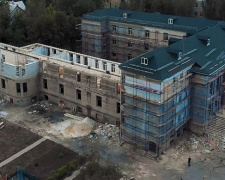 В прифронтовом городе на Донетчине из руин восстановили современную опорную школу (ВИДЕО)