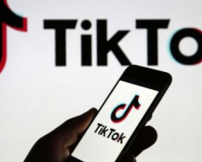 Опасный ТикТок-челлендж во Львове: дети воруют колпачки с колес автомобилей (видео)