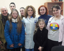 Медицинский десант осмотрел в Авдеевке более 100 детей