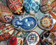 Львовские волонтеры приобщили школьников Авдеевки к традиции росписи писанок