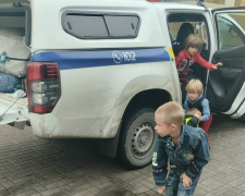 Авдіївські правоохоронці евакуювали з під обстрілів багатодітну родину