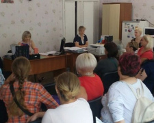 Жителей Авдеевки знакомили с Конституцией