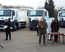 Десять городов и районов Донецкой области получили новые мусороуборочные машины (ФОТО)