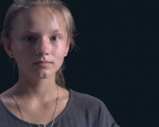 Карина из Авдеевки: Когда начался обстрел, мы с подругой забежали в подъезд и начали плакать (ВИДЕО)