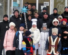 К полицейским Авдеевки пришли колядники (ФОТО)