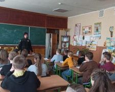 Правоохранители Авдеевки рассказали местным школьникам о буллинге 