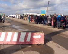 На КПВВ в зоне АТО: очереди и смерти