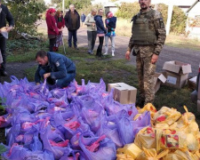 Авдеевские &quot;симики&quot; доставили мирным жителям продукты, лекарства, хозтовары (ФОТО)