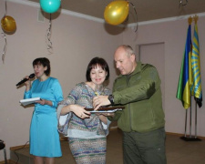 В Авдеевке вручали награды и звучали музыкальные поздравления: фоторепортаж