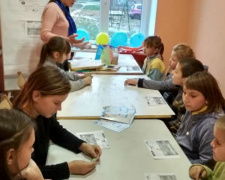Дети Авдеевки воплощали мечты о профессии в рисунках (ФОТО)