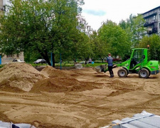 На новой детской площадке, которую строит для города Метинвест, кипит работа (ФОТОФАКТ)