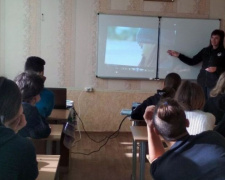 В Авдеевке правоохранители поговорили со школьниками о буллинге (ФОТО)