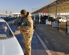 На всех КПВВ Донбасса сегодня утром фиксируют большое скопление авто с неподконтрольной стороны