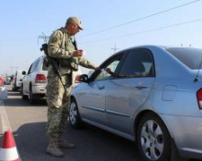 Сутки на КПВВ: крупная сумма налички,  попытка провезти буровой станок и взятки