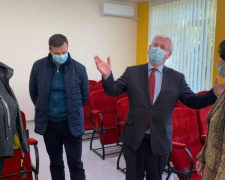 Специальный представитель ЕС по правам человека Эймон Гилмор посетил обновленную музыкальную школу