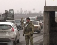 Под обстрел боевиков попал пункт пропуска «Марьинка»