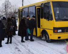 Полицейский служебный автобус  будет возить людей из старой части Авдеевки в центр города (ФОТО)