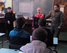 Полиция учила авдеевских студентов быть ответственными