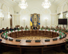 Президент Украины наградил отличившихся защитников Авдеевки (ФОТО)