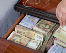 Средняя зарплата в Донецкой области  перешагнула отметку в 12 тысяч гривен