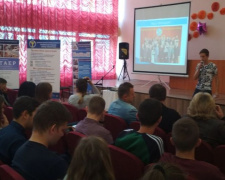 Яркий День карьеры устроили специалисты Авдеевского городского центра занятости (ФОТО)
