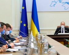 Кабмин выделил дополнительную соцпомощь украинцам: кто и сколько получит