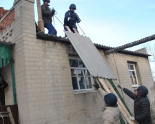 Демонтаж и установка: спасатели возрождают дома в Авдеевке (ФОТО)