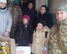 «Симики» привезли помощь гражданским, живущим рядом с авдеевской «промкой»