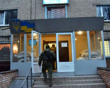 В Авдеевке злоумышленники снимают крышки с трансформаторов и деньги - с карт