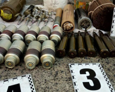 Полиция Донетчины  в ходе спецоперации  изъяла 70 кг взрывчатки, гранаты, гранатометы и тысячи патронов (ФОТО)