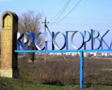 Гражданское авто попало  под обстрел на  дороге между прифронтовыми Марьинкой и Красногоровкой