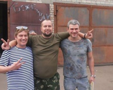 У защитников  Авдеевки в гостях побывали  Степан Казанин со &quot;Студии Квартал-95&quot; и певец Арсен Мирзоян (ФОТОФАКТ)