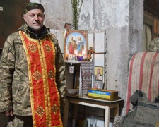 Капеллан с позиций в районе Авдеевки: Когда начинается обстрел, то все молятся