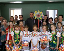 Авдіївські колядники завітали до місцевої ВЦА (ФОТОФАКТ)