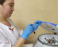 Лаборатория Авдеевской горбольницы получила ценную и нужную аппаратуру (ФОТО)