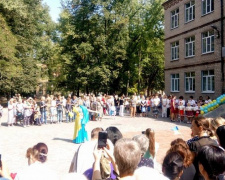 В Авдеевке проходит праздничный концерт ко Дню Независимости (ФОТОФАКТ)