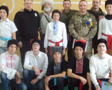 Школярі та поліцейські змагалися у пострілах з луку, їжі каші та акторській грі (ФОТО)