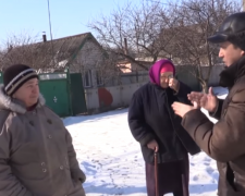 В Авдеевке помогают жителям, пострадавшим от обстрелов боевиков (ВИДЕО)