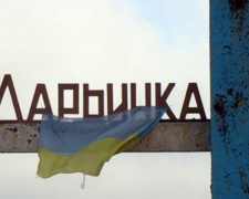 В прифронтовой Марьинке при обстреле ранен волонтер и повреждены дома