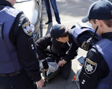 Полиция проверяет сигнал о минировании здания отдела образования