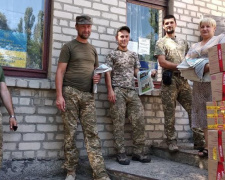 Авдеевские &quot;симики&quot; доставили в прифронтовые поселки свежую прессу, одежду и обувь (ФОТО)