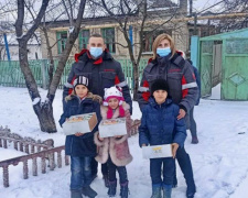 В гости с подарками: авдеевские коксохимики навестили маленьких жителей села Ласточкино