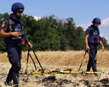 В Донецкой области предотвращали взрывы, восстанавливали дома и помогали на КПВВ (ФОТО)