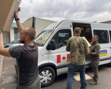 Волонтери передали мешканцям Авдіївки гуманітарну допомогу