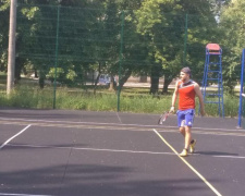 В Авдеевке проходит городской турнир по теннису: имена победительниц известны, мужчинам предстоят заключительные игры (ФОТО)
