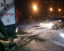 Спасатели Донетчины вытаскивали авто из дорожных ловушек (ФОТО)