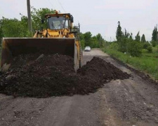 Адвеевские коксохимики принялись ремонтировать дороги (ФОТО)
