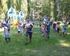 Супер-татусі з Авдіївки: свято триває (ФОТО)