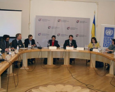 Разрушенное обстрелами жилье на Донбассе: нужны компенсации